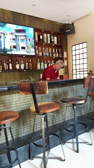 die Bar in meinem Guesthouse mit William, dem Besitzer