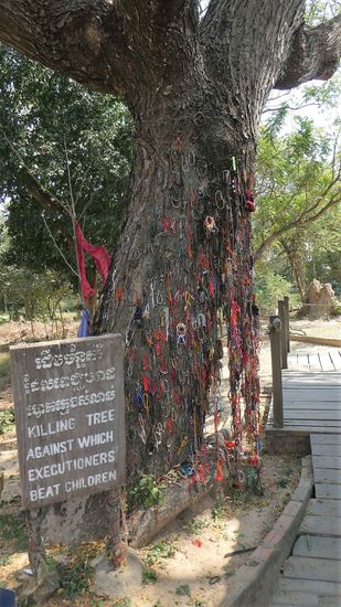 Amulette für die getöteten Kinder