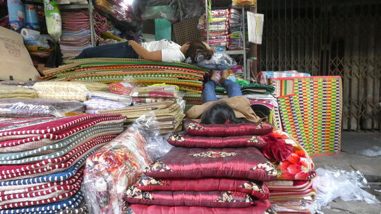 ....und diese zwei haben Matten im Angebot.