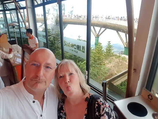 man konnte auch noch weiter mit 3 weiteren Seilbahnen zu anderen Kulissen. Das haben wir uns aber erspart und sind wieder abwärts.