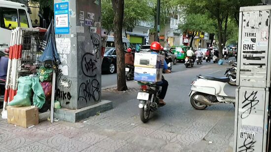 wenn es auf der Straße nicht schnell genug geht, nimmt man eben den Bürgersteig