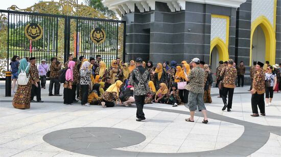 vor dem Sultanspalast