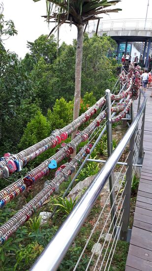 und auch hier haben die Liebesschlösser Einzug gehalten