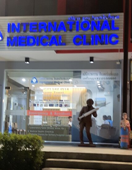 mit Spritzenmann vor der Tür