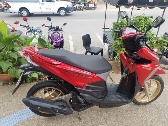 Mit dem Rennerchen fahren wir nach Krabi, Hauptstadt der Halbinsel