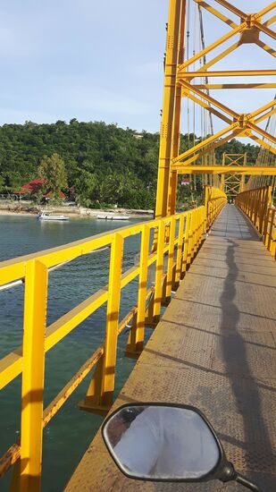 über die Yellow Bridge nach Nusa Ceningan, Lembongan s kleine Schwester