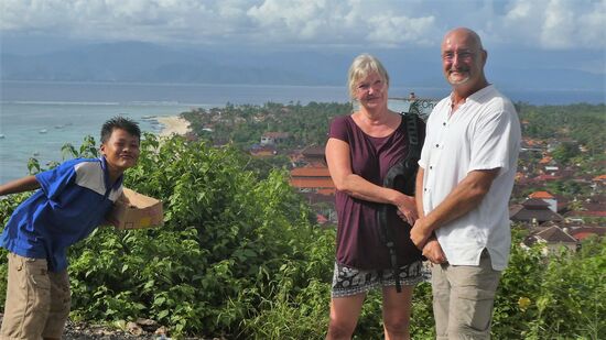 seine kleine Schwester hat das Foto gemacht