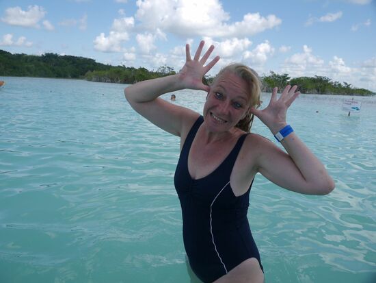 An dieser Stelle gab es Stromatolithen im Wasser und Braune Sichler. Vielleicht deswegen der verzückte Blick?