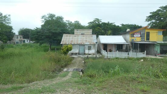Lange Wegstrecken mit einzelnen kleinen Dörfern auf unserem Weg nach Campeche.