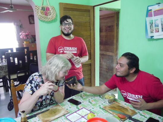 Hilfe hatten wir auch noch von Gustavo,der auch Cooking-Classes anbietet und auf Extrawunsch noch eine Guacamole für uns gemacht hat.