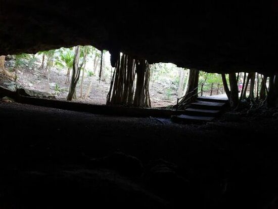 Kleine Grotte als Zwischenstation zwischen den Cenoten.