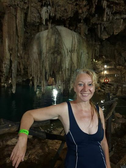 Hurra! Nochmal ins Wasser. Diese zweite Cenote, die wir an diesem tag besucht haben hat für vieles Entschädigt. Das schwimmen hier gehört zu den tollsten Dingen, die wir gemacht haben.