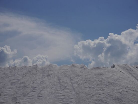 Salzberge und Wolken