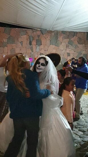 Tödtlein tanzt wieder! Mit einem entzückenden Lächeln.