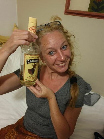 Wir haben eine Flasche Tequila eingekauft. Ein Schluck nach jedem Essen soll vor Magenbeschwerden und Durchfall schützen ... bisher scheint es zu wirken!