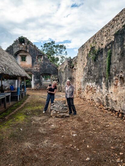 Das alte Taufbecken ist noch erhalten.