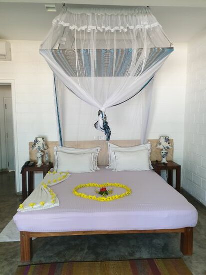 die Betten werden jeden Morgen liebevoll dekoriert - jeden Tag ein neues Muster