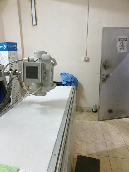 -das ist übrigens eine Röntgenpraxis. 2 Röntgenaufnahmen kosten 5,60 €. Auf das Thema komme ich noch zurück.