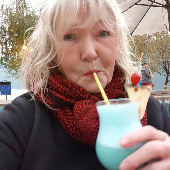 .. Trinken.
 "Happy Hour" ist übrigens den ganzen Nachmittag. Zwei zum Preis von einem.