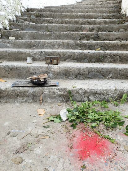 Auf der Treppe Zeichen, das eine Verbrennung stattfindet.