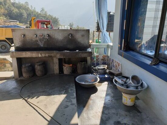 Die Spülküche des Restaurants, wo wir Halt machen unterwegs