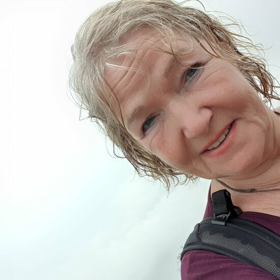 die Aussicht und nasse Frau davor