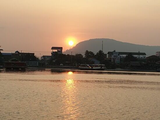 der letzte Sonnenuntergang in Kambodscha. Es geht weiter !