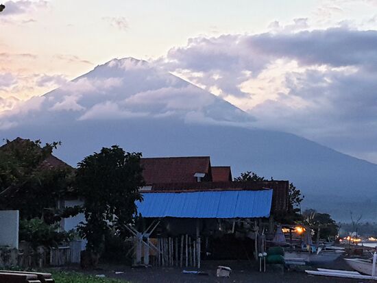 ....der übrigens immer wieder aktiv ist und spuckt