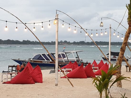 Hier sieht es genauso aus. Die Insel ist nur ein bischen kleiner, man kann sie bequem in 2 Stunden zu Fuss umrunden.