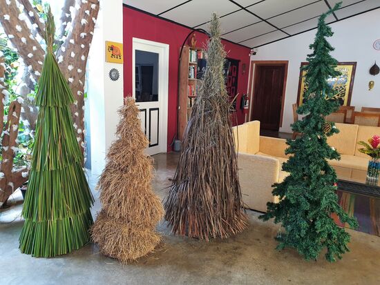 gerade gesehen, das es hierzu noch die geschmückte Ausfertigung gibt