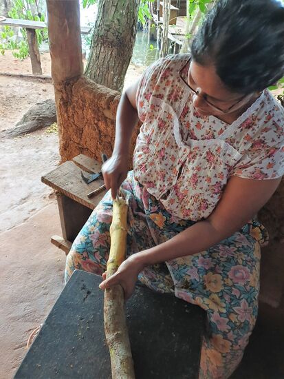 dann wird eine Schicht mit dem Messer gelöst