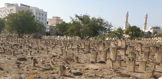 Hier in Salalah gibt es aber auch einen Friedhof mit gößeren Grabsteinen