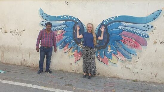 Wir haben neben einigen erstaunlich großen Schmetterlingen ganze Wolken von Schwarzmilanen über der Stadt kreisen sehen.