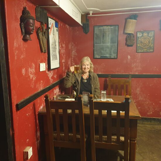 In einem speziellen Restaurant wurde vornehmlich original Newari Speisen angeboten. Mußten wir probieren.