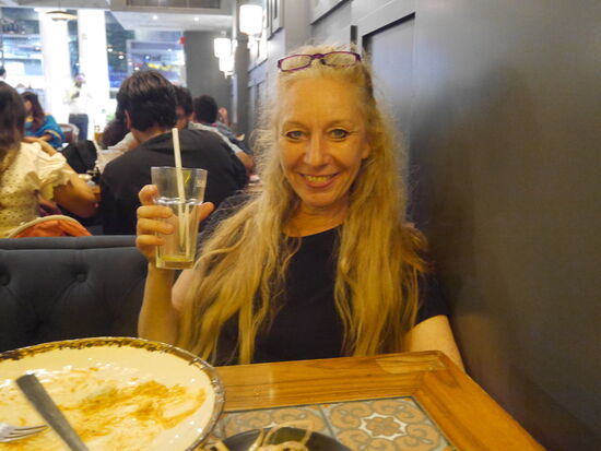 Zeit für den letzten Limejuice des Tages. Maritta nimmt lieber ein Feierabendbier.
Endlich entkommen !