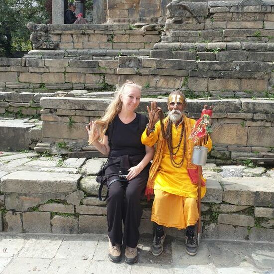 Dieser Sadhu war besonders nett. Natürlich werden sie für ein Foto bezahlt aber wir hatten Spaß. In unseren Parallelwelten.