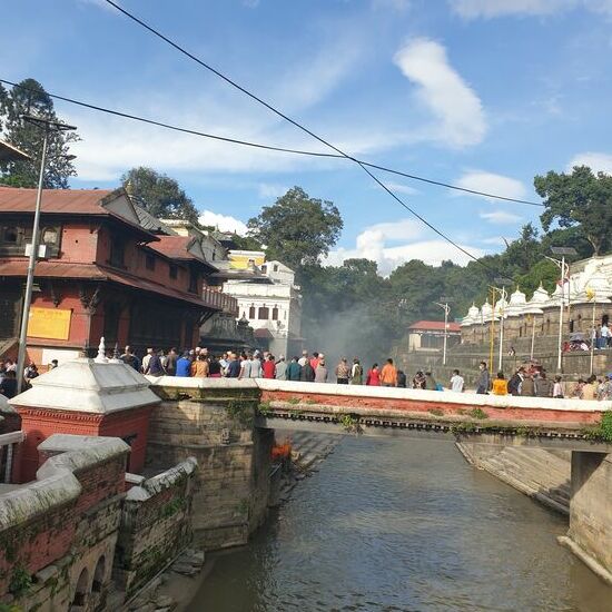 Eine Brücke trennt die beiden Gaths voneinander.