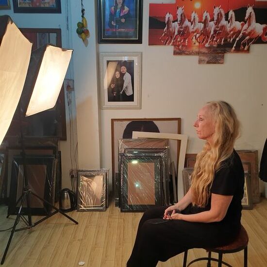 Ohne Ausweis keinen Einlass! Ines braucht Passbilder, die in Nepal im Reisegepäck nicht fehlen sollten. Auch eine Sim-Karte gibt's nicht ohne ...