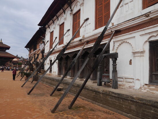 Beschädigte Baudenkmäler. Hier wurde noch nicht erdbebensicher restauriert.