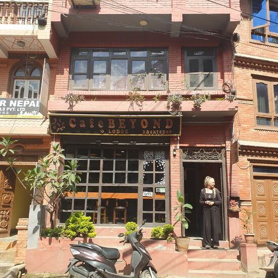 Das "Cafe Beyond und Guesthouse". Sehr zu empfehlen, nicht nur wegen dem Engagement des Besitzers. Tolle Zimmer mit phantastischem Ausblick, sauber, gutes Frühstück inbegriffen und alles natürlich auch noch in Top-Lage!