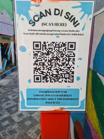 So wirklich verstanden habe ich nicht, welche Bedeutung Haderslev hat.
Ist auf jeden Fall sehr nett, die rund 200 m durch den Gang zu laufen. es leben  rund 40 Familien mit insgesamt 146 Menschen dort.