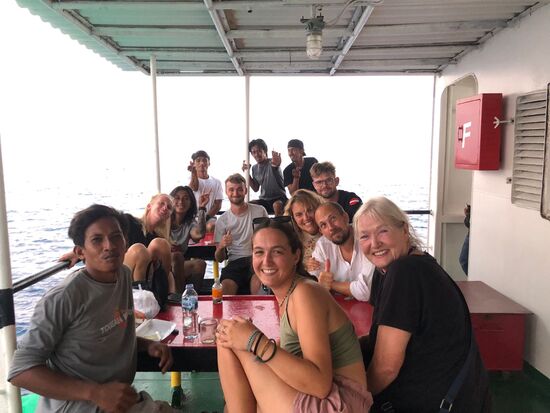 Überraschung an Board. Einige der Jungs und Mädels haben die Gelegenheit genutzt, und 2,3, viele Arraks mit uns zu trinken bis es dann endgültig hieß: Tschööö auf Kölsch gesagt