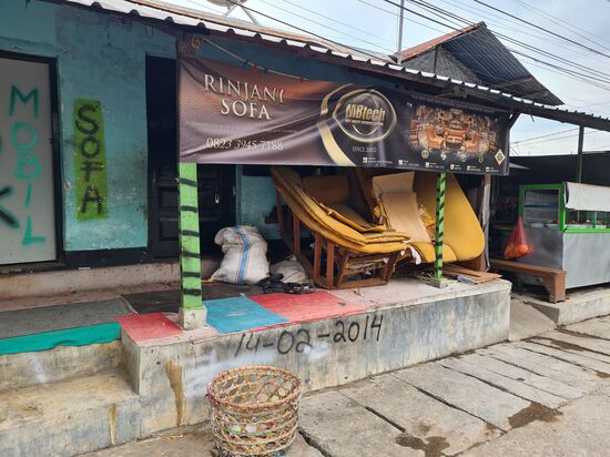 Hier arbeitet der lokale Polsterer.