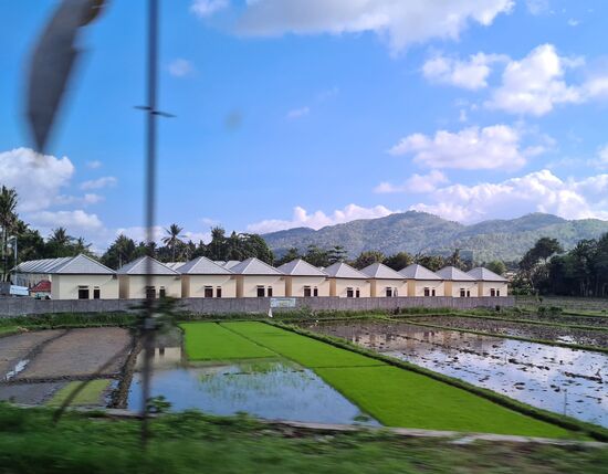 Nochmal Einfamilienreihenhäuser, keine 40 qm groß.