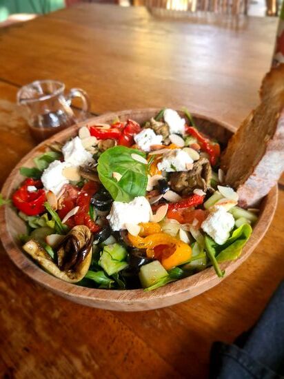 Cafe Rimba - ein Cafe mit balinesisch westlicher Küche. Diesen Feta Salat habe ich mit Hochgenuss verspeist, nicht nur einmal.