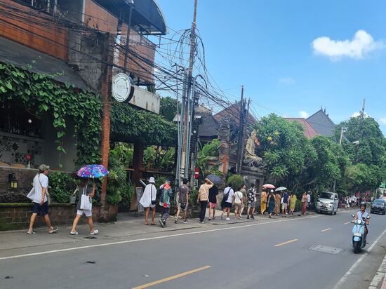 Auch hier sind sie. Immer in Horden, offensichtlich sind die wenigsten Chinesen Individualtouristen..