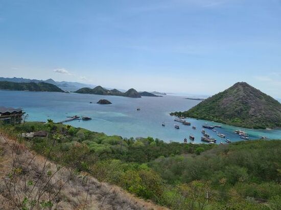 Nochmal einen Blick von der anderen Seite von Labuan Bajo.