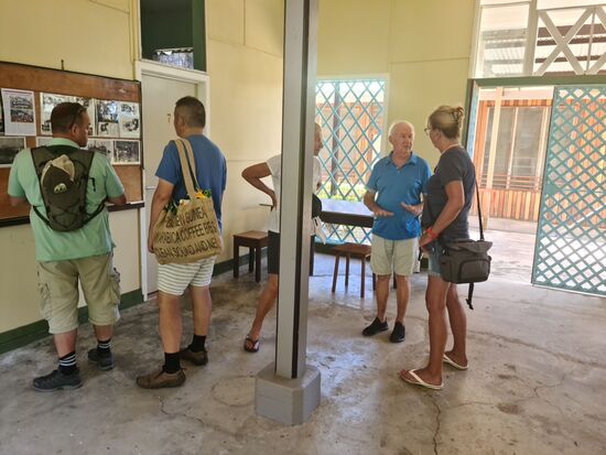 Ein polnischer Missionar, der seit 40 Jahren die Mission leitet, erzählt uns viel über die Geschichte.