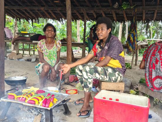 Markt am Straßenrand.