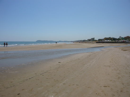 Der " leere " Strand von Rimini